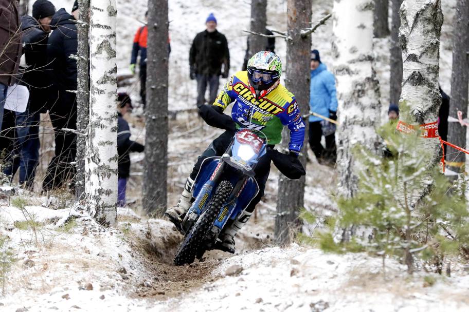 Campionato del mondo Enduro, Eero Remes compete nella tappa speciale nei pressi del lago Paijanne in Finlandia (Afp)